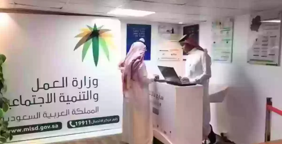 السعودية .. أي مقيم يعمل بشكل نظامي في هذه المهنة لن تجدد إقامته وسيرحل من المملكة فوراً!