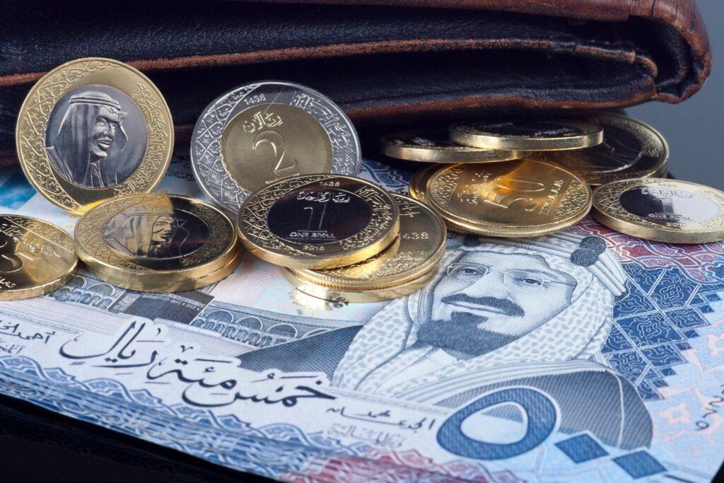 تصاعد سعر الريال السعودي في السوق السوداء بارتفاع جنيهان: التحليل والأسباب